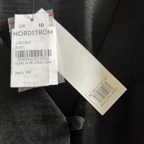 Top Shop black button up v-neck blouse. New with tags size 6. - Picture 6 of 8